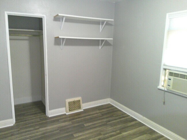 Building Photo - Charming house for rent in a great location