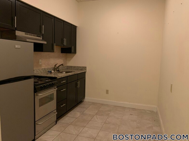 Building Photo - 62 Boylston St