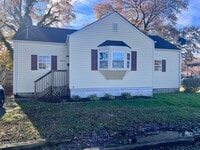 Building Photo - CHESAPEAKE - CUTE RENOVATED 3 BEDROOM COTTAGE