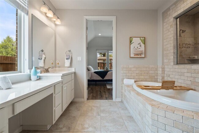 Building Photo - 5621 Cypress Ranch Blvd