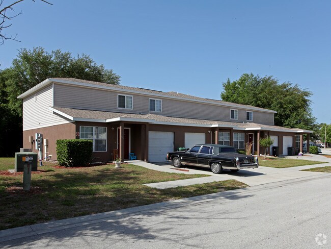 Primary Photo - Hickory Glen Townhomes