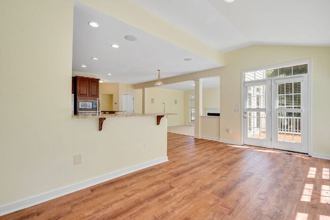 Building Photo - Spacious 5 Bedroom Home in Moseley – $3,800/mo
