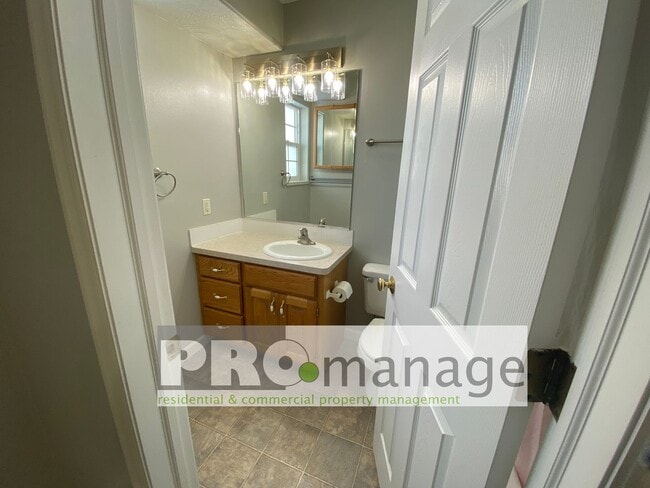 Building Photo - 4149 Birchwood Cir