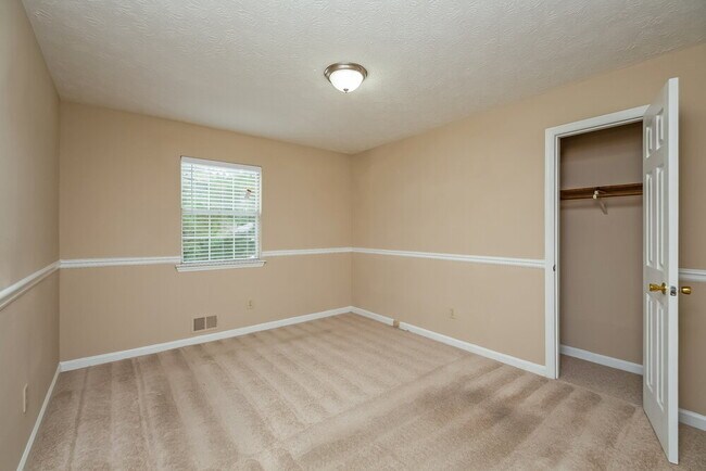 Building Photo - 5972 Nell Ln