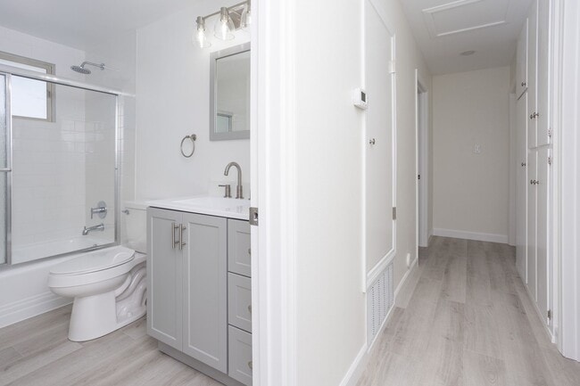 Building Photo - Beautifully Remodeled 3 Bedroom, 2 Bathroo...