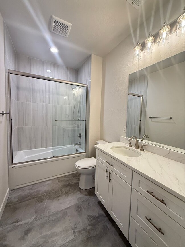 Building Photo - Beautiful New 3 Bed, 2 Bath Home in Northeast Medford
