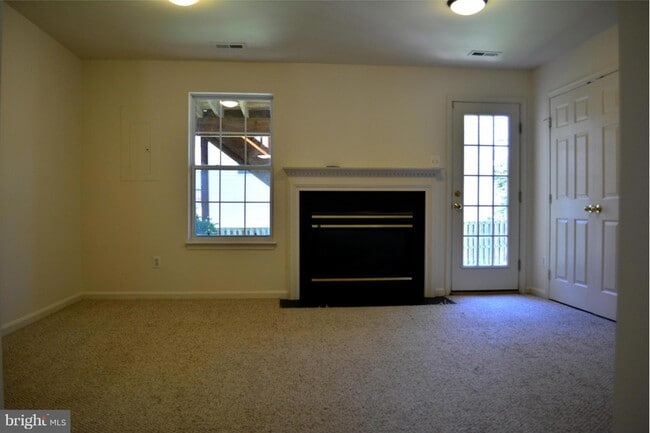 Building Photo - 2518 James Maury Dr