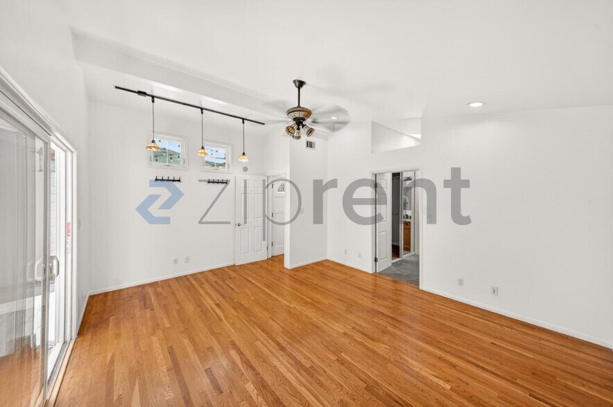 Building Photo - 1020 Felbar Ave