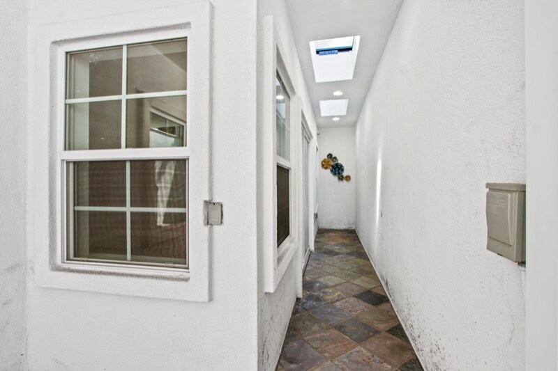 Building Photo - 1117 Encanto Dr
