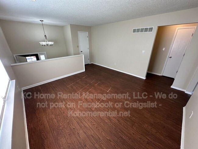 Building Photo - 3910 SW 8th Ter