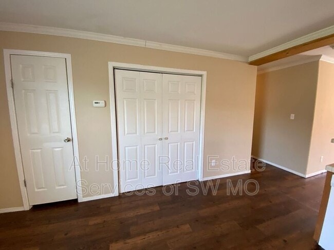 Building Photo - 501 W Warren Ave