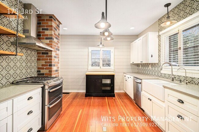 Building Photo - 175 3rd St