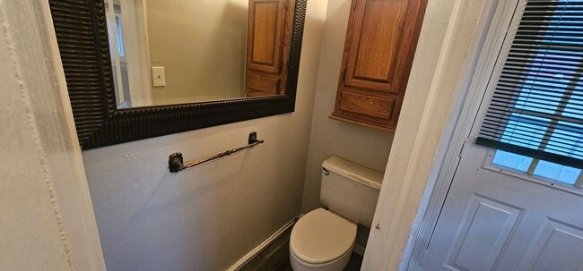 Building Photo - 3 Bed - 1.5 Bath - Single Family Home