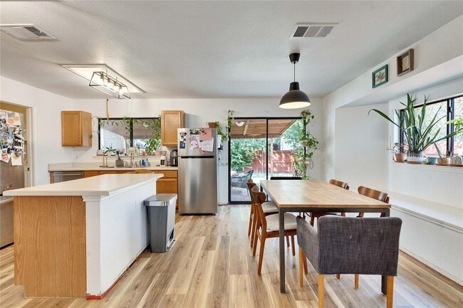 Building Photo - 6612 Piedras Blanco Dr