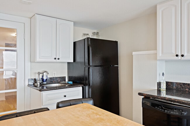 Building Photo - 4703 Beach Dr SW
