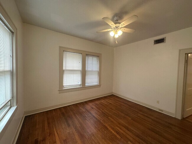 Building Photo - 707 Graham Pl