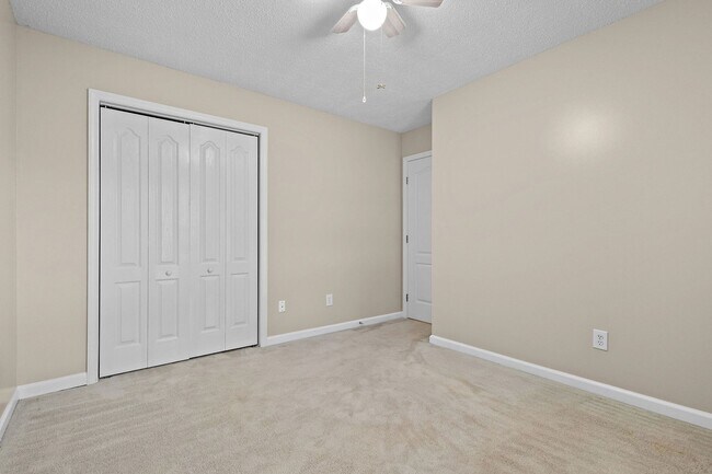 Building Photo - Large Home in Harvest