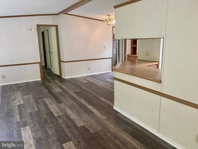 Building Photo - 746 Sawmill Rd