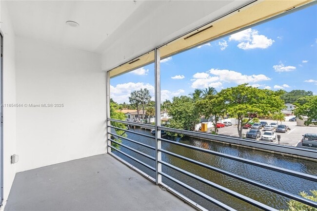 Building Photo - 1400 NE 57th Ct