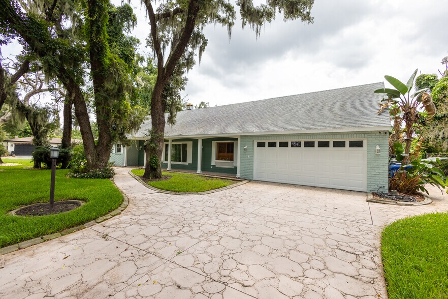 Building Photo - 615 Valle Vista Dr