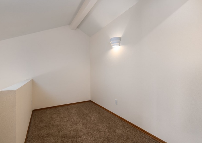 Building Photo - 2306 E Division St