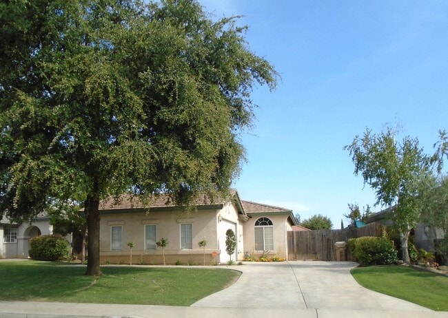 NORTHWEST CUTIE ! NEW PAINT AND FLOORING!!! - NORTHWEST CUTIE !  NEW PAINT AND FLOORING!!!