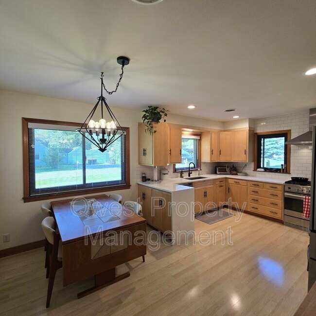 Building Photo - 4663 Marigold St SE