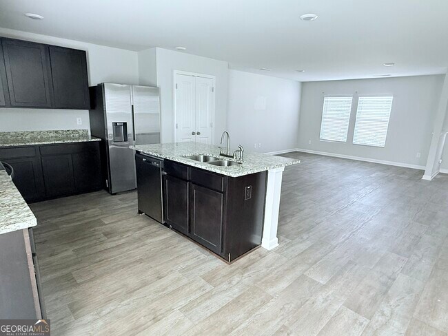 Building Photo - 179 Goodall Woods Dr