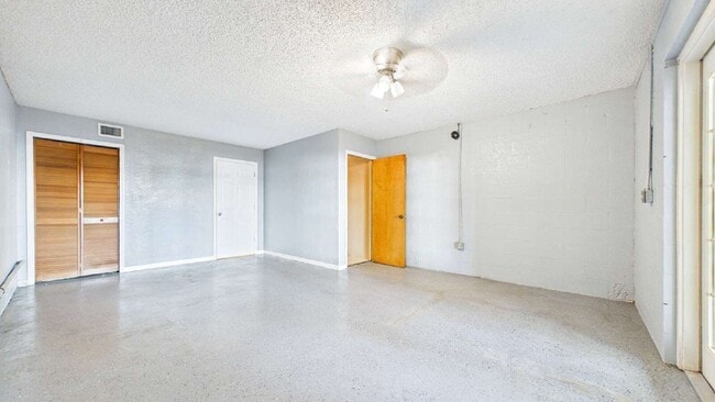 Building Photo - 9479 Tara Cay Ct