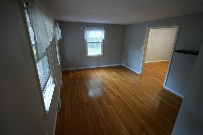 Building Photo - 4 Seneca Ln