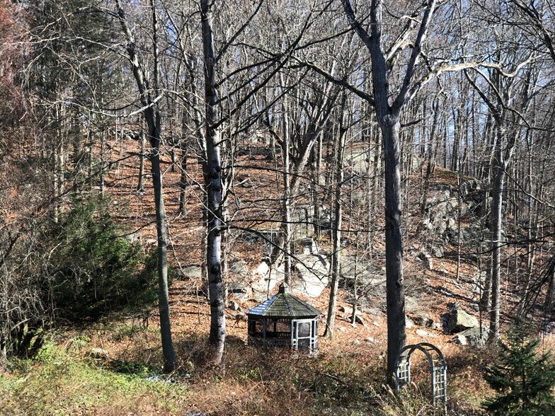 Building Photo - 89 Florida Hill Rd