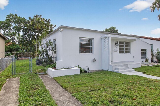 Building Photo - 2464 SW 19th St