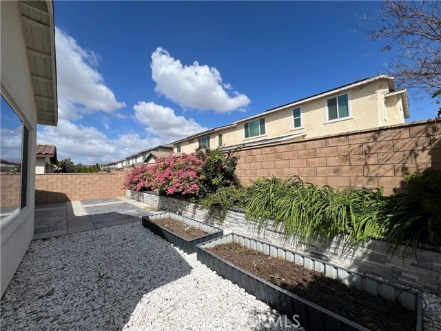 Building Photo - 2657 E Clara Ln
