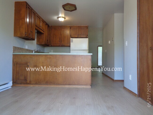 Building Photo - 2844 Randi Ln NE