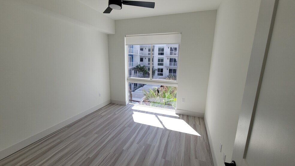 Building Photo - 2431 NE 187th St