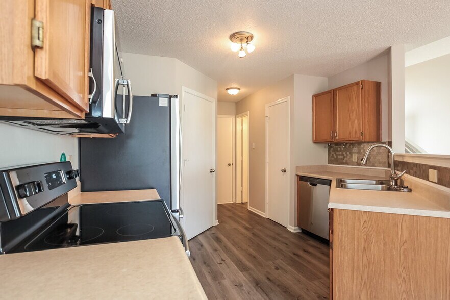 Building Photo - 10711 Glenayr Dr