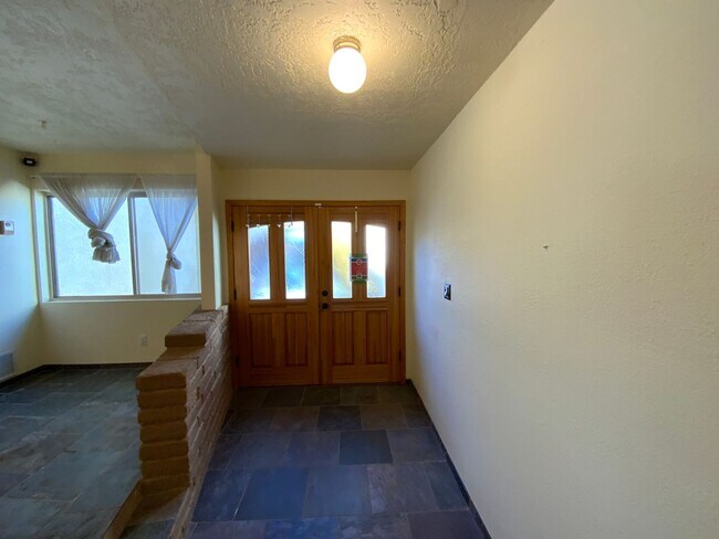 Building Photo - 4 Bedroom Single Story Home Available Near Tramway Blvd NE & Copper Ave NE!