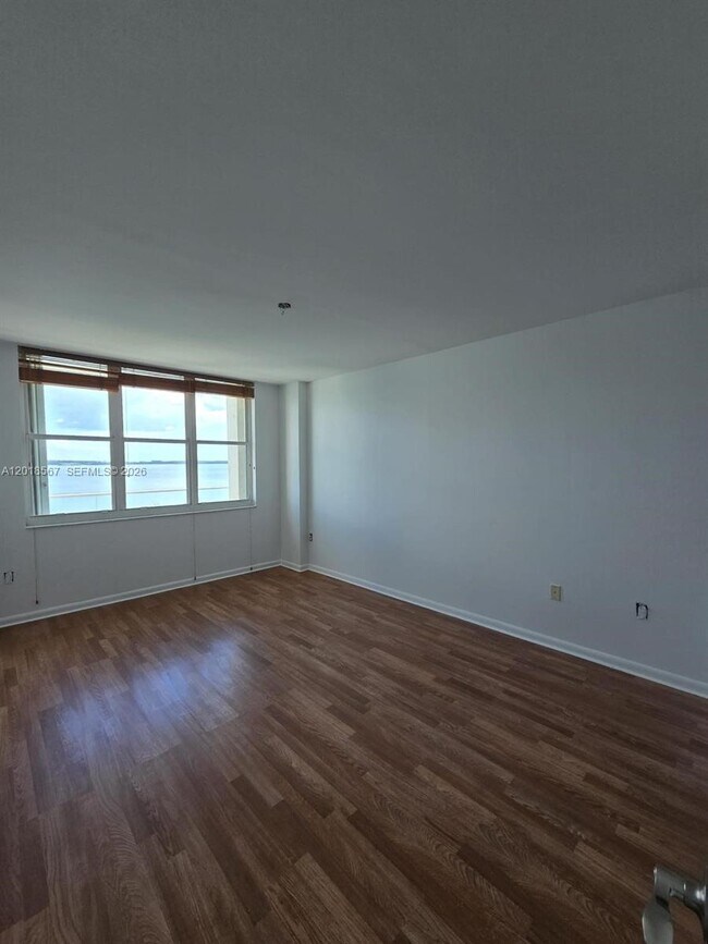Building Photo - 800 Claughton Island Dr