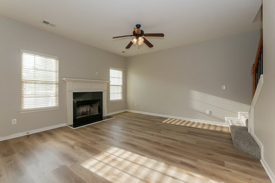 Building Photo - 215 Madison Grace Ave