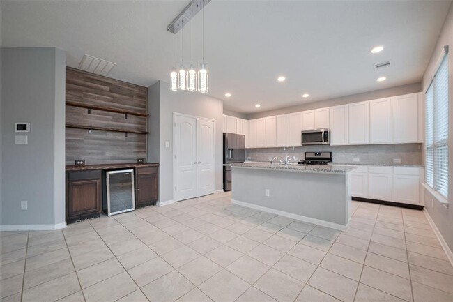 Building Photo - 5011 Pine Ridge Knoll Ct