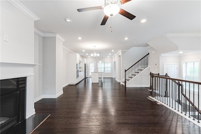 Building Photo - 3634 Via Nuova Ln