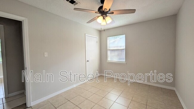 Building Photo - 1022 Woodbury Pl