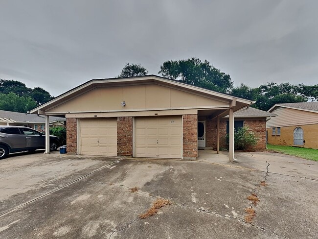 Primary Photo - DARLING DUPLEX READY NOW!