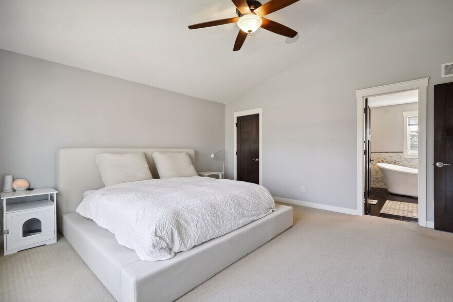 Building Photo - 2019 Louisiana Ave S