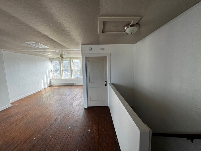 Building Photo - 05th St S 302-304