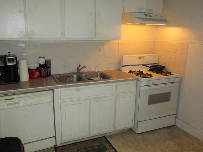 Kitchen - 72 McMillen Ave