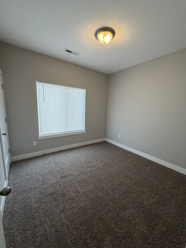 Building Photo - 5577 N Edwards Cir