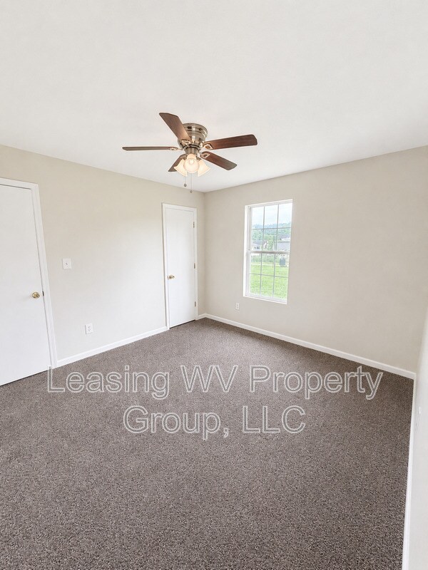 Building Photo - 304 1st St