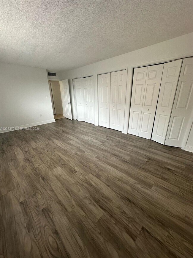Building Photo - 6930 Miami Gardens Dr
