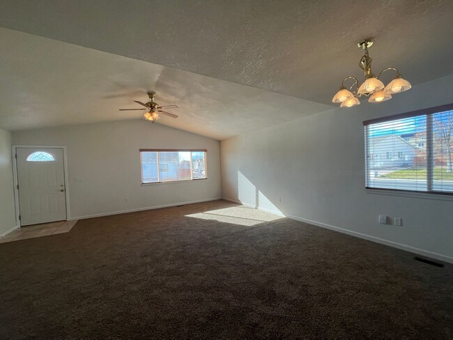 Building Photo - Wonderful Ranch Style Home